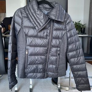 Blue Saks Fifth avenue Grey jacket . Size Small .